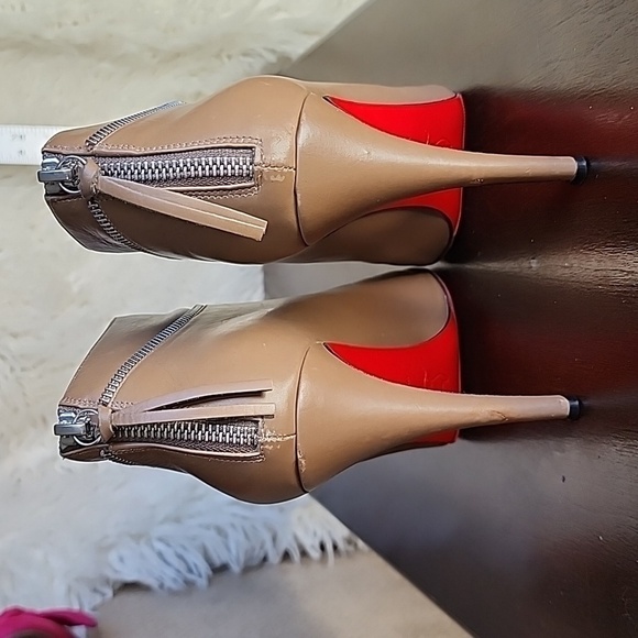 Christian Louboutin Tan Leather Ankle Booties with Silver Zip Detail - Picture 3 of 10